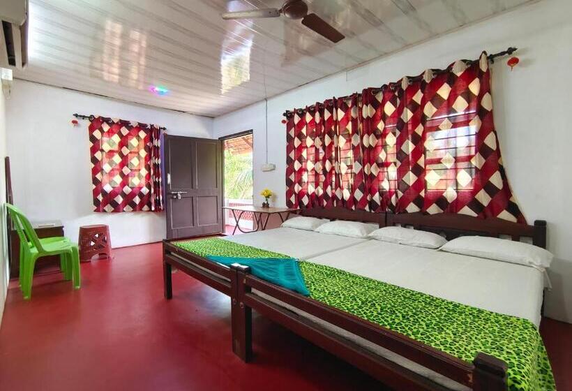 Номер Стандарт с Балконом, Achayans Homestay Mararikulam