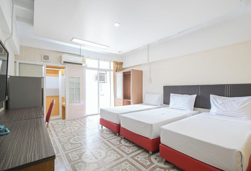 اتاق سوپریور سه تخته, Ac Habitat Bangkok