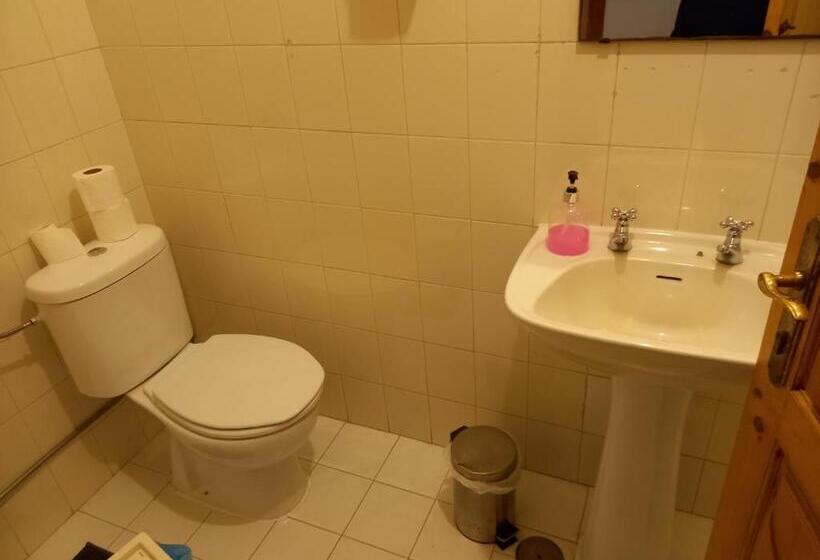 Quarto Estandar Banheiro Compartilhado, Nations Gerês   Bed & Breakfast