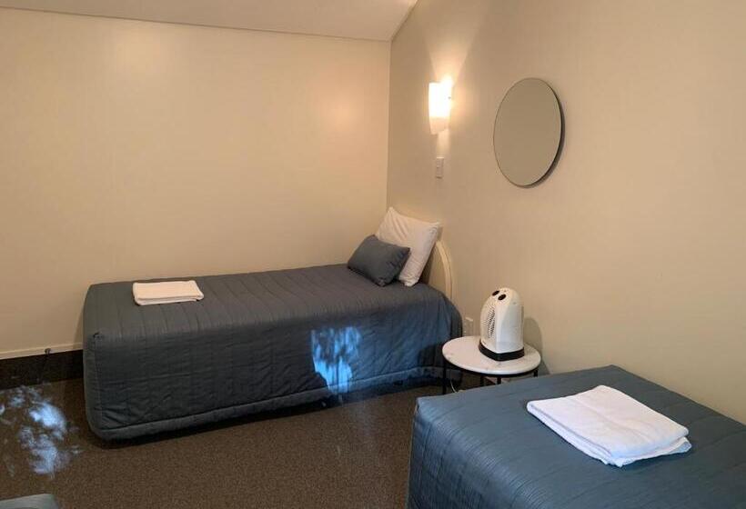침실 2개 아파트, 755 Regal Court Motel