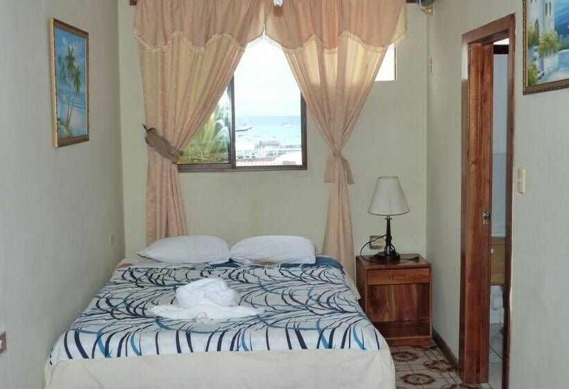 Chambre Familiale, Castro Galapagos