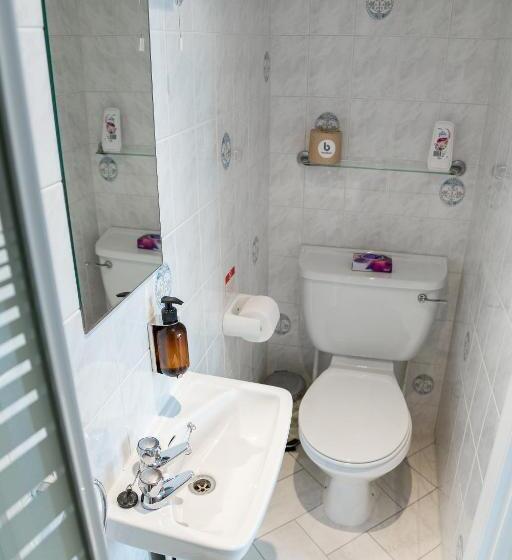 Семейный Номер, Kingsway Guesthouse   A Selection Of Single, Double And Family Rooms In A Central Location