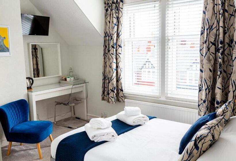 Семейный Номер, Kingsway Guesthouse   A Selection Of Single, Double And Family Rooms In A Central Location