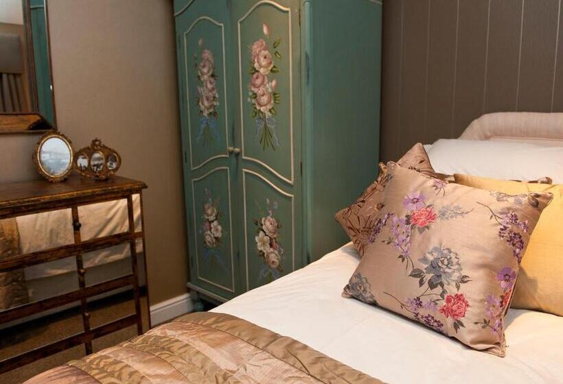 Дом 3 Спальни, Five Star Stays