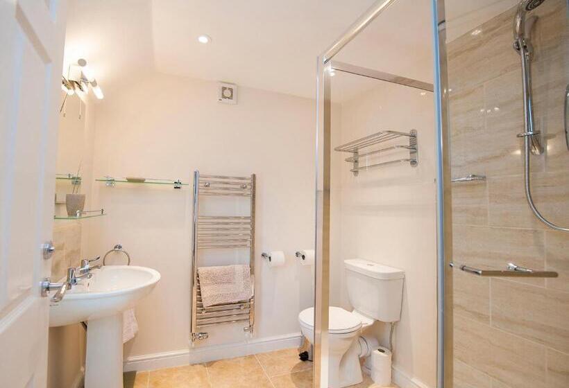 Дом 2 Спальни, Five Star Stays