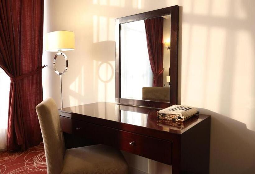 חדר אקונומי לשלושה, Al Rayyan Makiya Towers Hotel 1