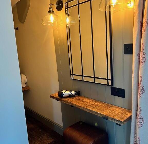Четырехместный Номер Deluxe, The Punchbowl Inn
