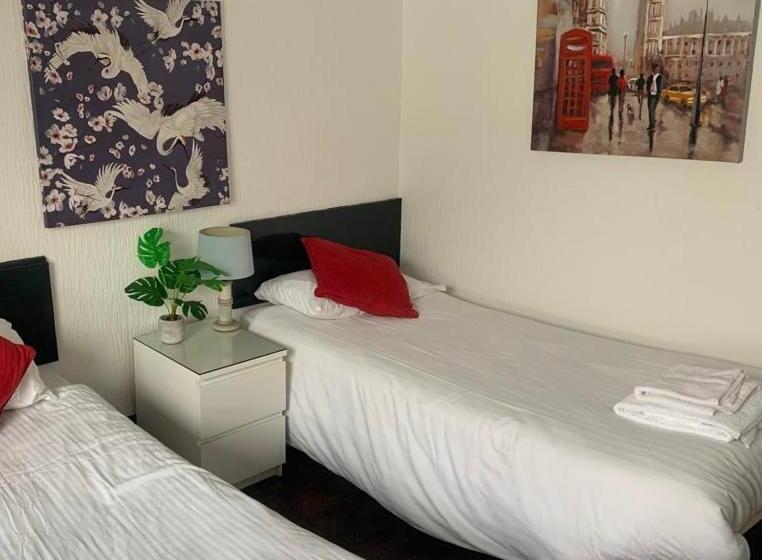 Номер Стандарт Совместная Ванная, Trinity Guest House