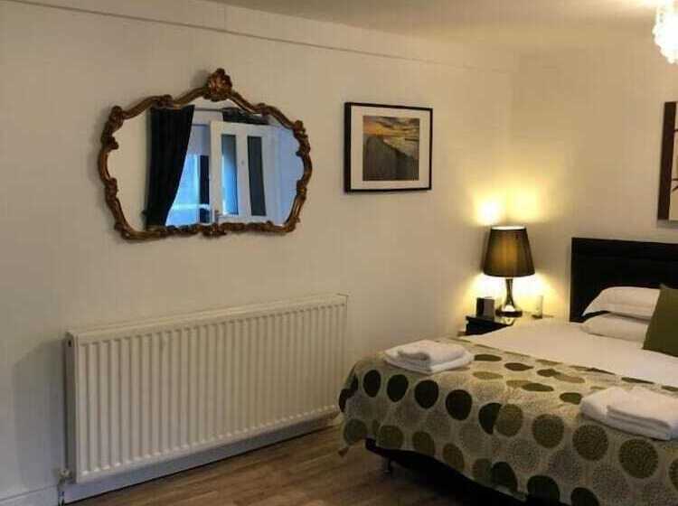 Номер Стандарт Совместная Ванная, Trinity Guest House