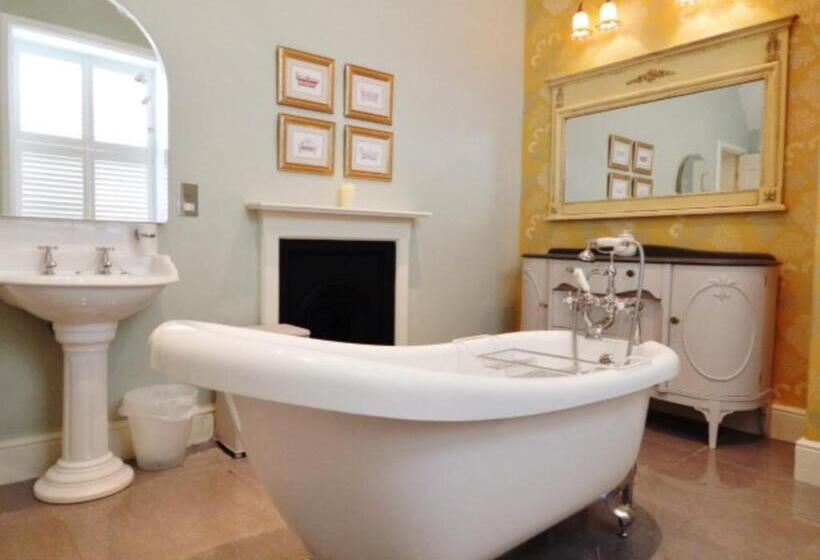 Номер Стандарт, Westgate Manor