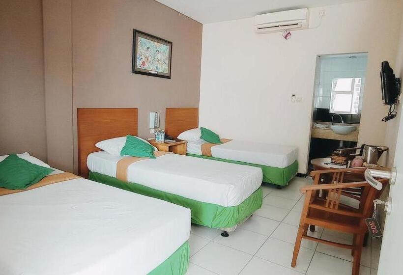 اتاق لوکس خانوادگی, Helios Hotel Malang