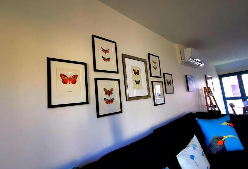 침실 2개 아파트, Les Troupes Apartments