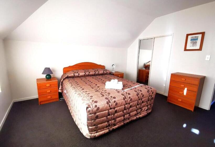 침실 3개 아파트, Les Troupes Apartments