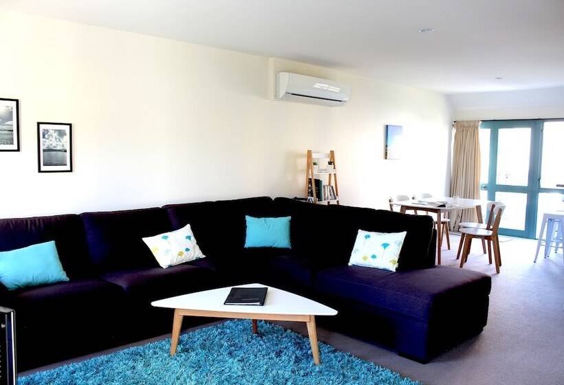 침실 2개 아파트, Les Troupes Apartments