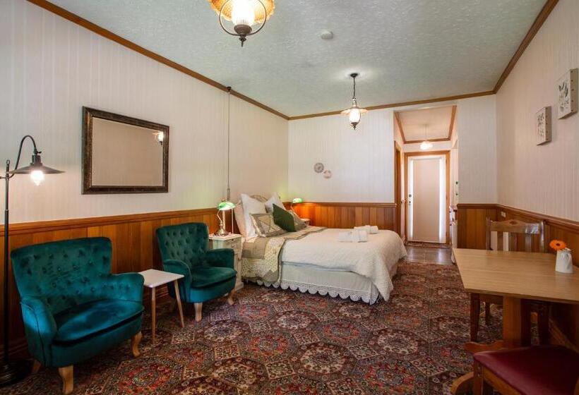 Студия Стандарт, Settlers Cottage Motel