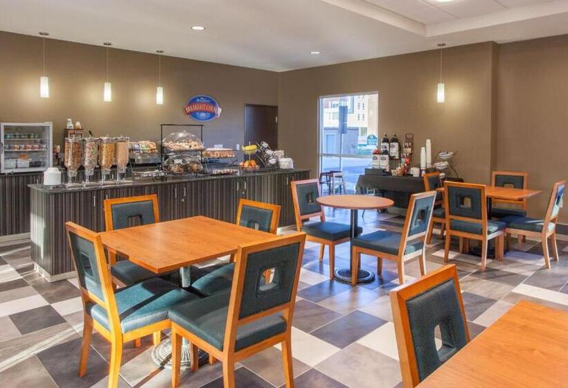Номер Deluxe Кровать Кинг, Baymont By Wyndham Grand Forks