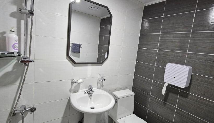 غرفة قياسية ثلاثية, Ekonomy Hotel Incheon