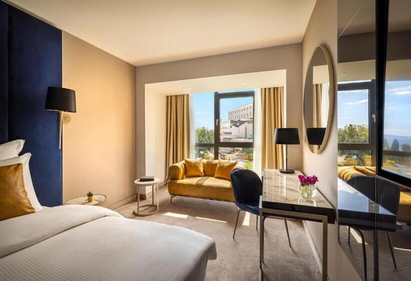 اتاق سوپریور با چشم‌انداز جانبی دریا, Grand Hotel Adriatic