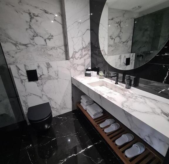 اتاق کلاسیک سه تخته, Grand Hotel Adriatic