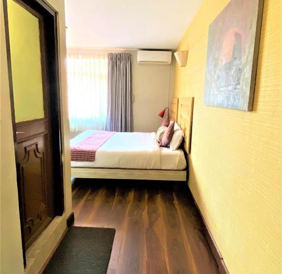 سوییت جونیور, Shaligram Hotel & Spa