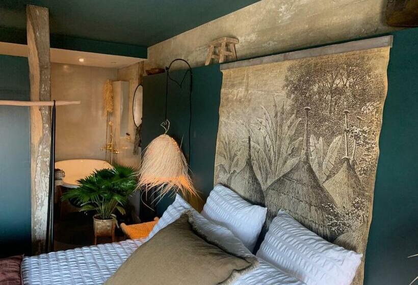 Номер Deluxe, La Cambrousse