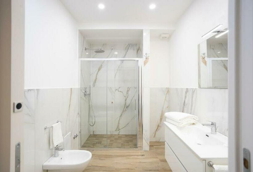 اتاق لوکس با تخت بزرگ, Residence O Sole Mio Pompei