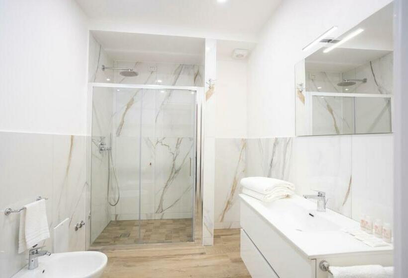 اتاق لوکس با تخت بزرگ, Residence O Sole Mio Pompei