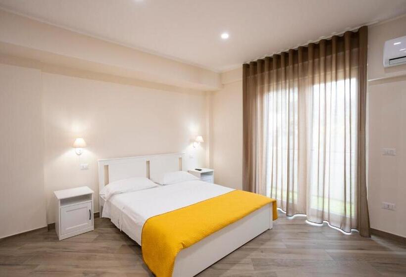 اتاق لوکس با تخت بزرگ, Residence O Sole Mio Pompei