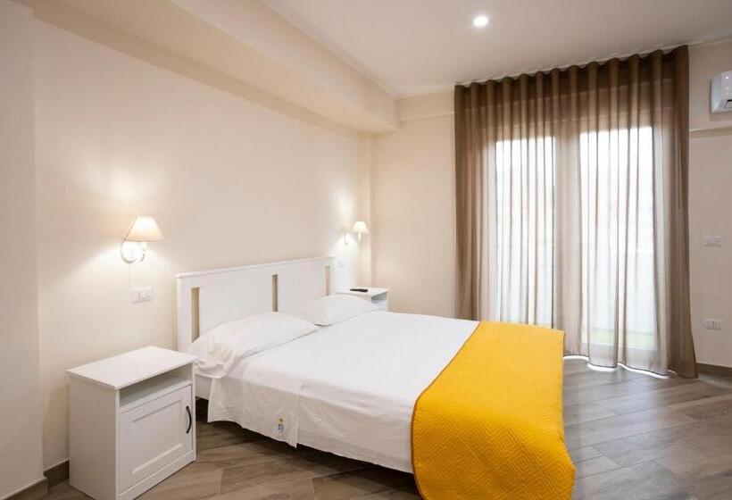 اتاق لوکس با تخت بزرگ, Residence O Sole Mio Pompei