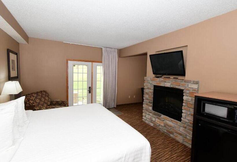 Люкс Кровать Кинг, Cobblestone Inn & Suites   Denison | Majestic Hills