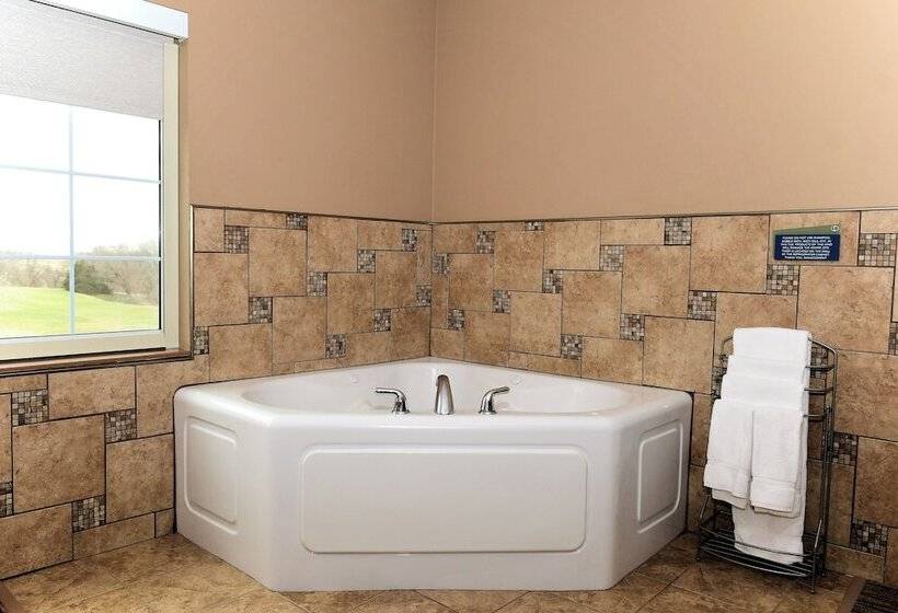 Люкс Кровать Кинг, Cobblestone Inn & Suites   Denison | Majestic Hills