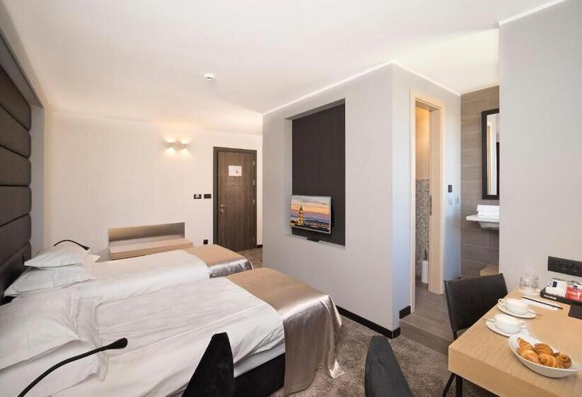 Номер Superior Вид на Город, The View Luxury Rooms