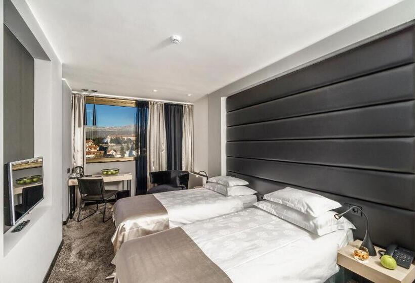Номер Superior Вид на Город, The View Luxury Rooms
