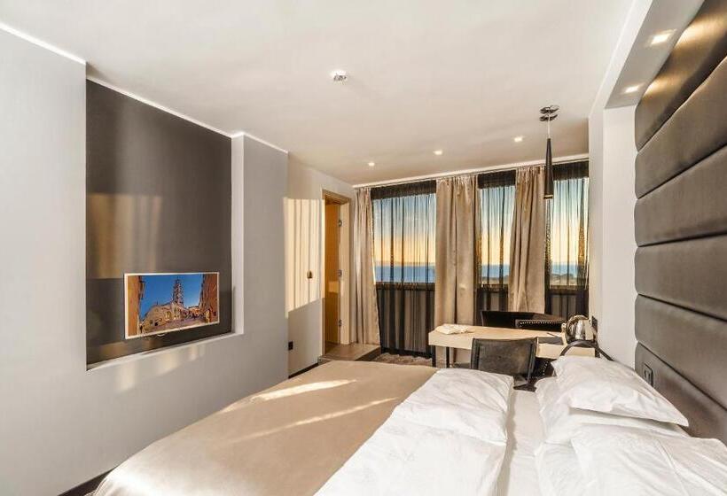 Номер Superior Вид на Море, The View Luxury Rooms