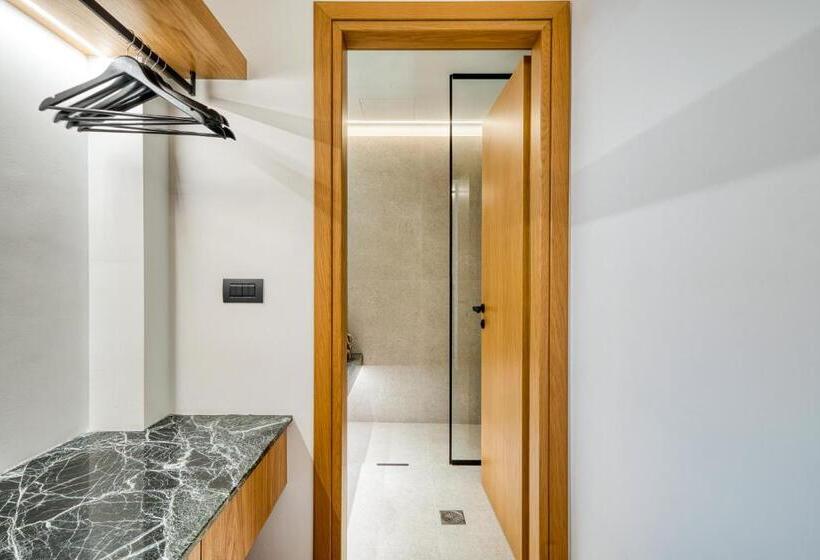 Полулюкс Вид на Сад, Capital Luxury Suites