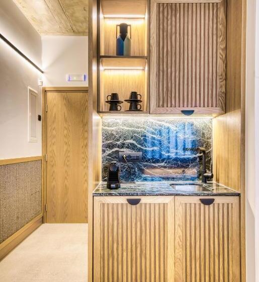 Полулюкс Вид на Сад, Capital Luxury Suites