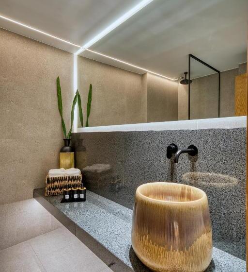 Люкс Повышенной Комфортности, Capital Luxury Suites