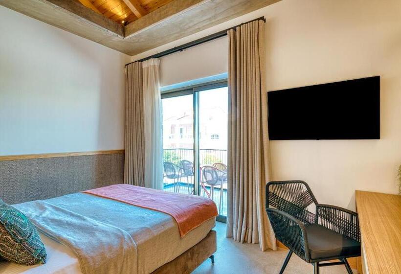 Полулюкс Боковой Вид на Море, Capital Luxury Suites