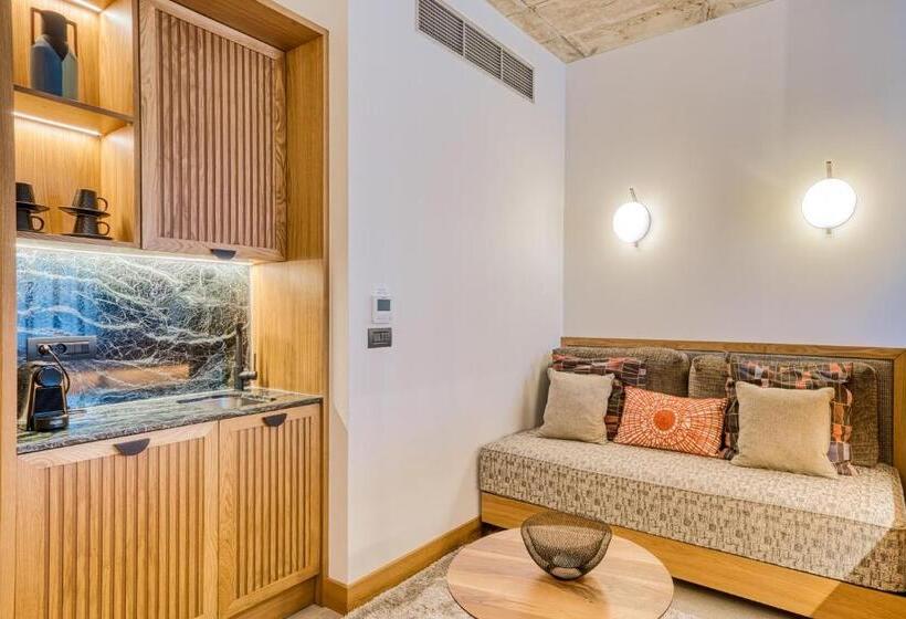 Полулюкс Вид на Сад, Capital Luxury Suites
