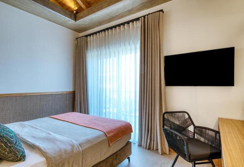Полулюкс Боковой Вид на Море, Capital Luxury Suites