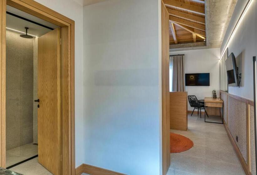 Полулюкс Боковой Вид на Море, Capital Luxury Suites