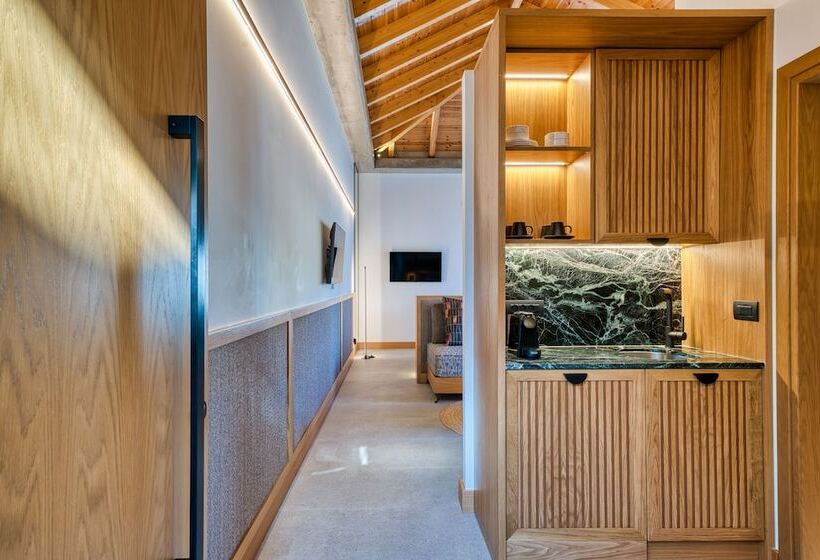 Deluxe люкс с видом, Capital Luxury Suites