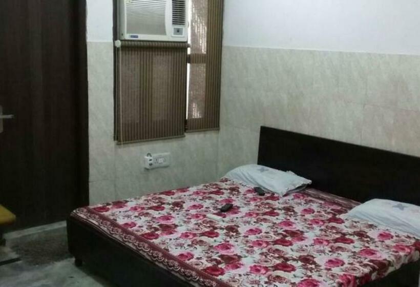Четырехместный Номер Superior, Grg Kunj Residency Mathura Near Railway Juction 950m