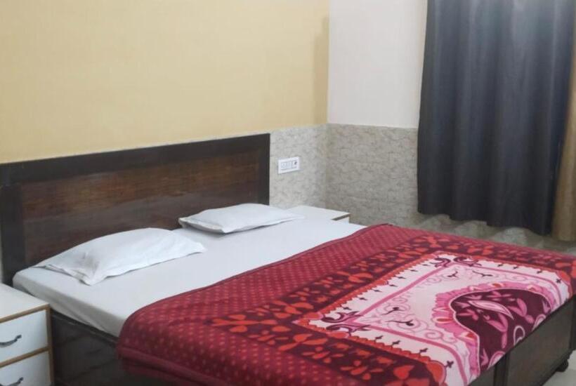 Номер Deluxe, Grg Kunj Residency Mathura Near Railway Juction 950m