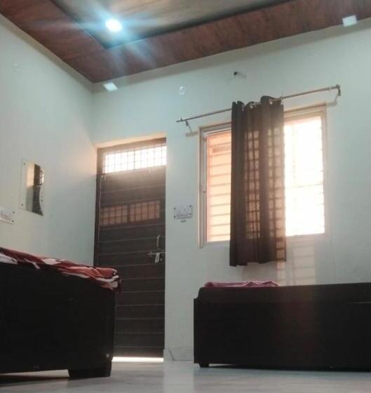 Четырехместный Номер Superior, Grg Kunj Residency Mathura Near Railway Juction 950m
