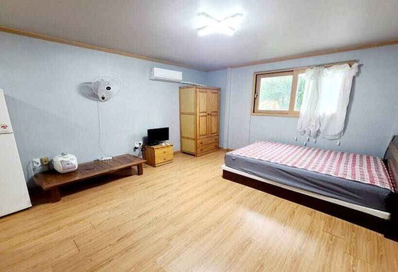 スタンダードルーム, Gapyeong Chorok Jeongwon Gyegok Dokchae Pension