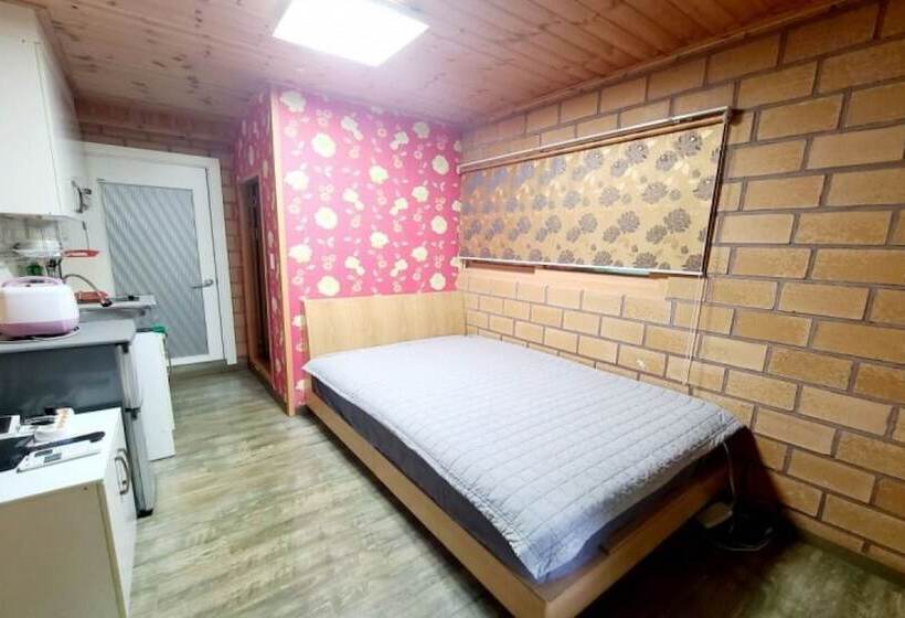 スタンダードルーム, Gapyeong Chorok Jeongwon Gyegok Dokchae Pension