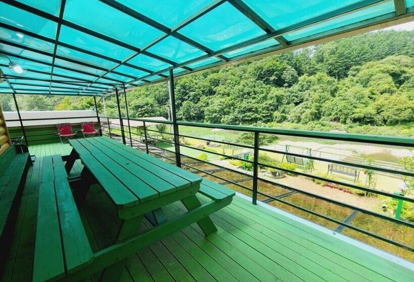 Номер Стандарт, Gapyeong Chorok Jeongwon Gyegok Dokchae Pension