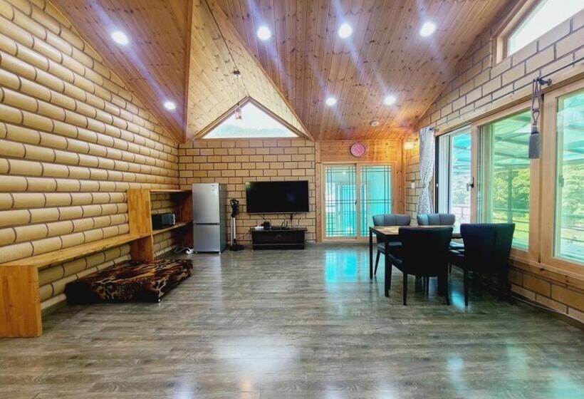 Номер Стандарт, Gapyeong Chorok Jeongwon Gyegok Dokchae Pension
