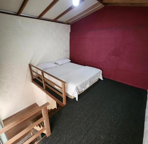 Четырехместный Номер Стандарт, Dou Houz   Hostel